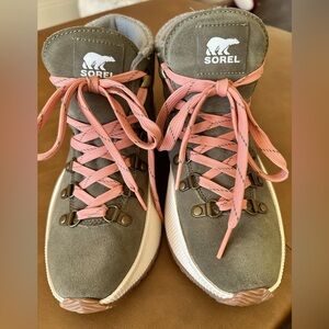 Sorel - Ona Lii Conquest Suede Bootie - Excellent Condition